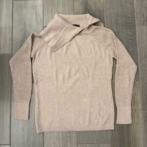 WHITE HOUSE BLACK MARKET Women's Side Zip Neck Beige Sweater, size M